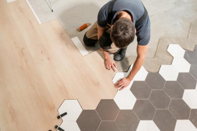 Pose de carrelage réalisé par l'artisan peintre