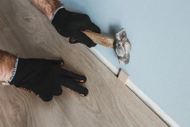 Travaux de pose de parquet réalisé par l'artisan peintre